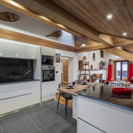 Rénové Au Centre De Avec Balcon Et Parking - Fr-1-569-137 Megève