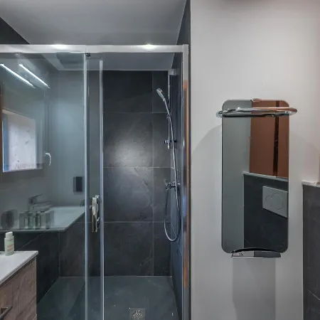 Renove Au Centre De Avec Balcon Et Parking - Fr-1-569-137 Megeve