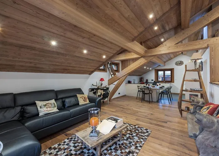 Renove Au Centre De Avec Balcon Et Parking - Fr-1-569-137 Megève