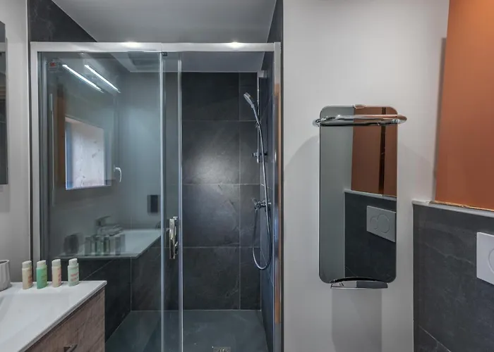 Renove Au Centre De Avec Balcon Et Parking - Fr-1-569-137 Megève