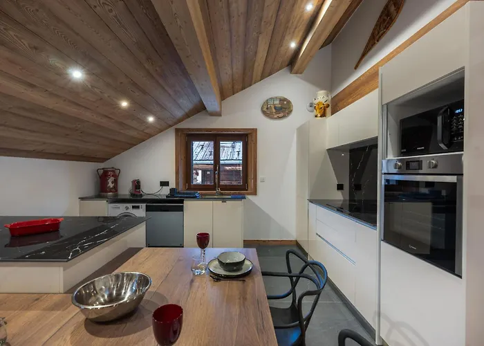 Renove Au Centre De Avec Balcon Et Parking - Fr-1-569-137 Appartement