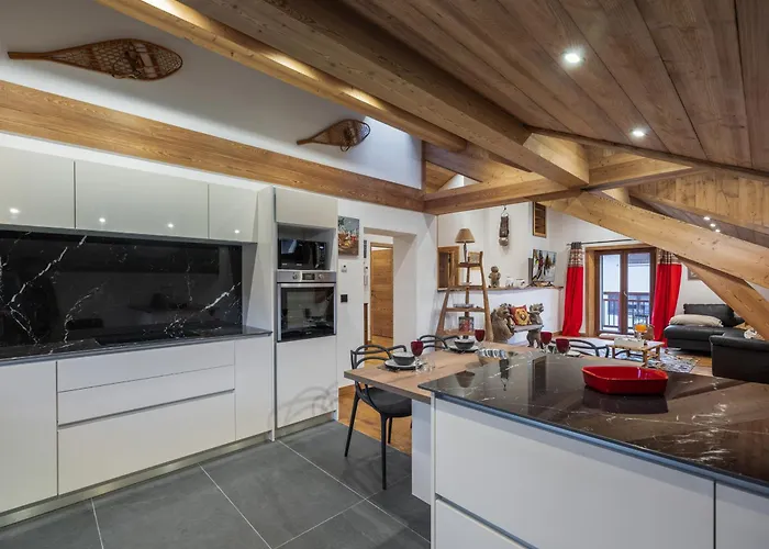 Renove Au Centre De Avec Balcon Et Parking - Fr-1-569-137 Megève